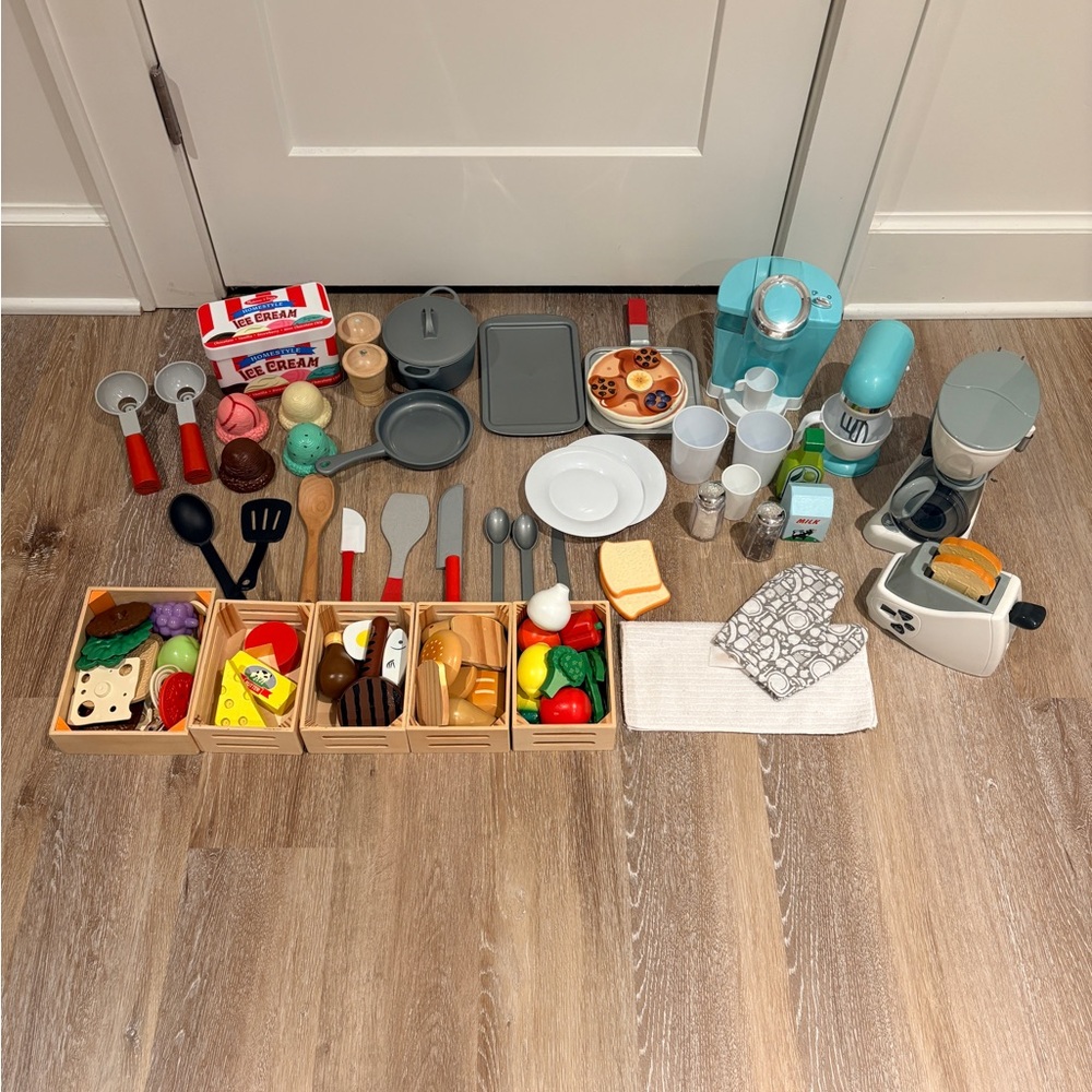 Melissa & Doug Kitchen Set including food, cooking, ice cream, pancakes, etc
